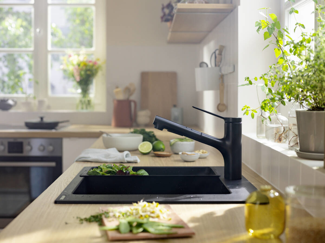 Slika od HG kuhinjska slavina Zesis M33 150 mat crna , pull-out spray, 2jet, sBox lite