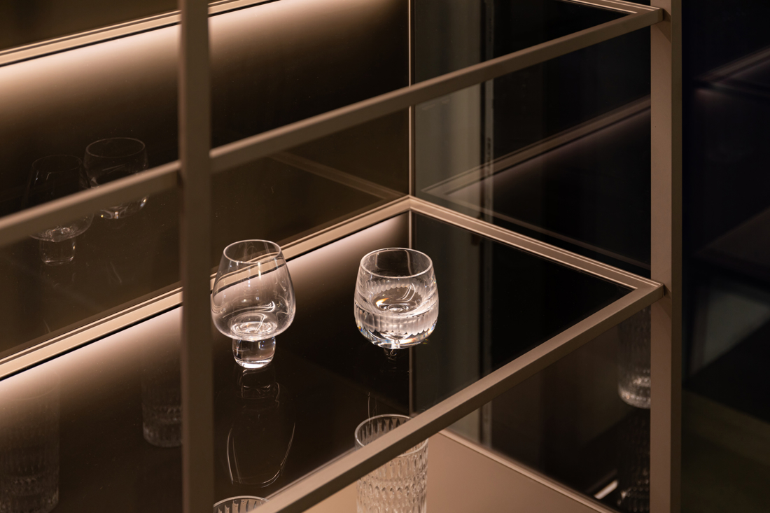 Slika od SEDARO VITRINA W1310 *D402 *H1567